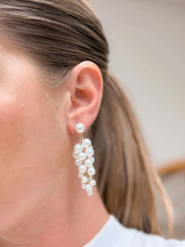 Best hoop earrings with geometric triangle shapes for a modern, chic design-Bubbly Pearl Chain Dangle Earrings