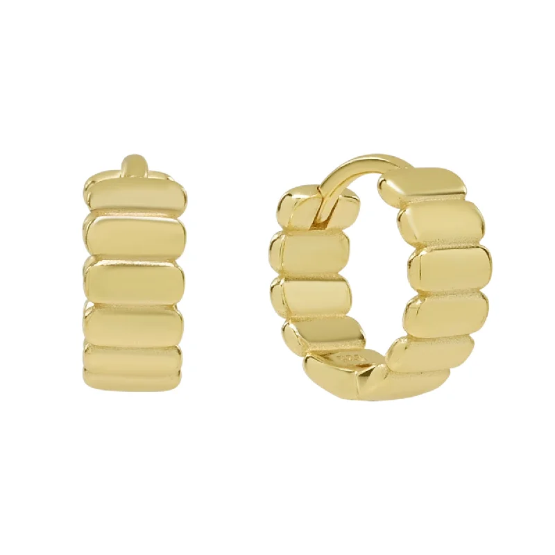 Hoop earrings with hearts for a sweet and romantic gesture-Ribbed Thick Huggies