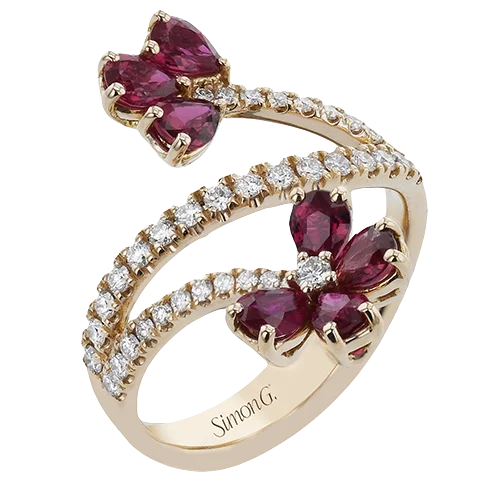 Vintage rings with engraved floral band designs -Color Ring in 18k Gold with Diamonds